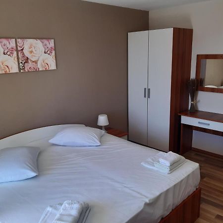 Villa Ravlic Подгора Екстер'єр фото